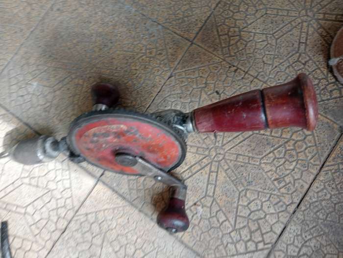 ANTIQUE HAND DRILL