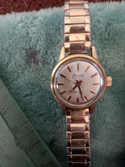 ANTIQUE LADIES NIVADA ANTARTIC WIND UP WATCH