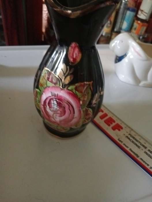 ANTIQUE BLACK PORCELAIN VASE