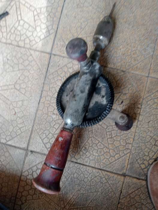 ANTIQUE HAND DRILL
