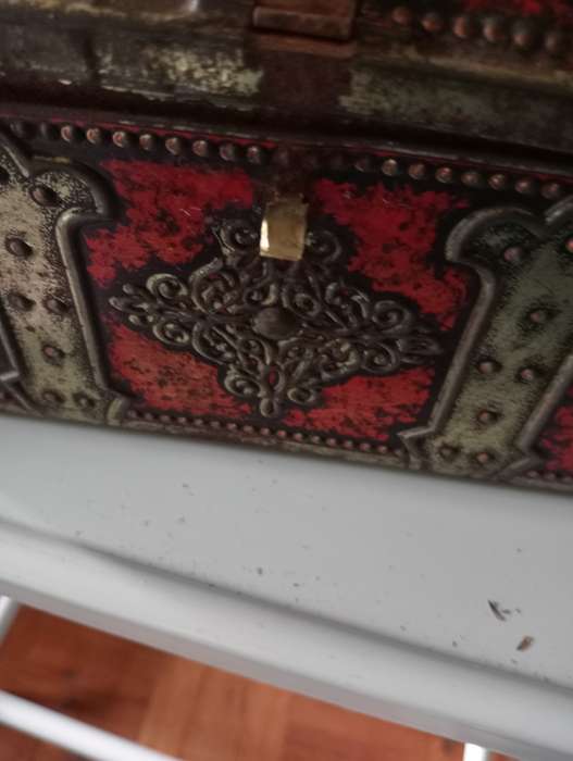 ANTIQUE COLLECTABLE  TIN