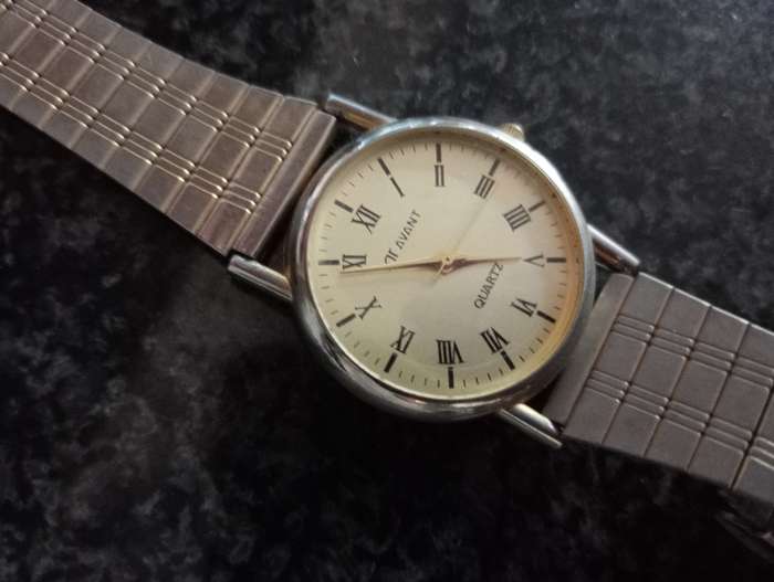 VINTAGE AVANTI QUARTZ MENS WATCH WORKING