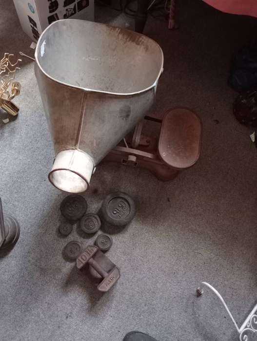 ANTIQUE AVERY SCALE