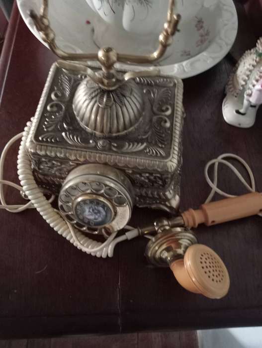Vintage Beautiful Brass  Baroque Monarch ornate   Cameo Dial Telephone