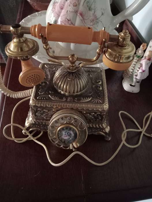 Vintage Beautiful Brass  Baroque Monarch ornate   Cameo Dial Telephone