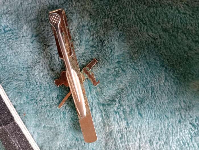 VINTAGE BATSMAN CRIKETEER TIE CLIPPER