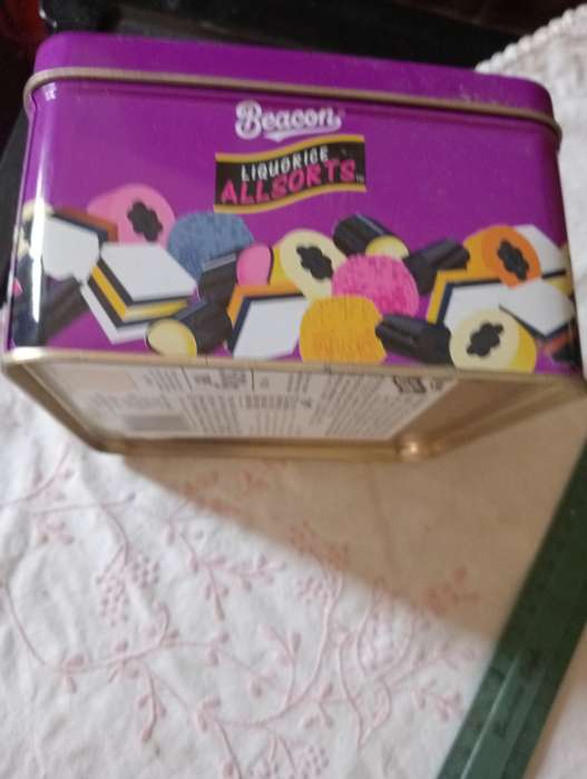VINTAGE BEACON LIQUORICE ALL SORTS TIN 500G