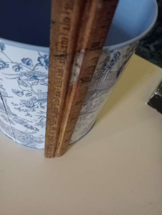 VINTAGE BLUE COLLECTABLE COOKIE TIN