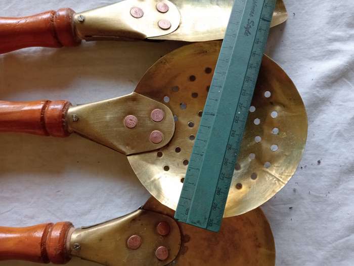 VINTAGE BRASS WALLHANGING UTENSILS