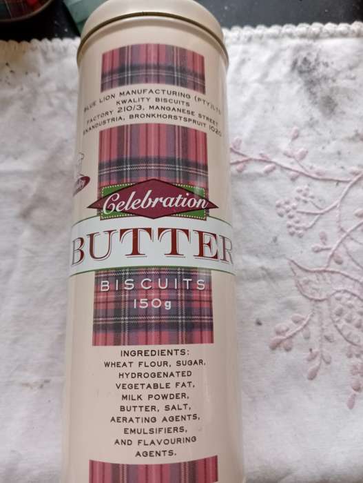 VINTAGE BUTTER BISCUITS TIN
