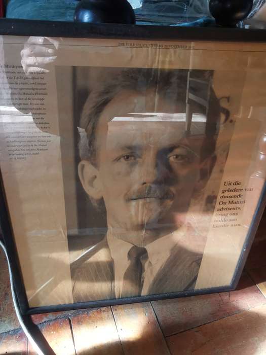 VINTAGE BLACK FRAME WITH GLASS