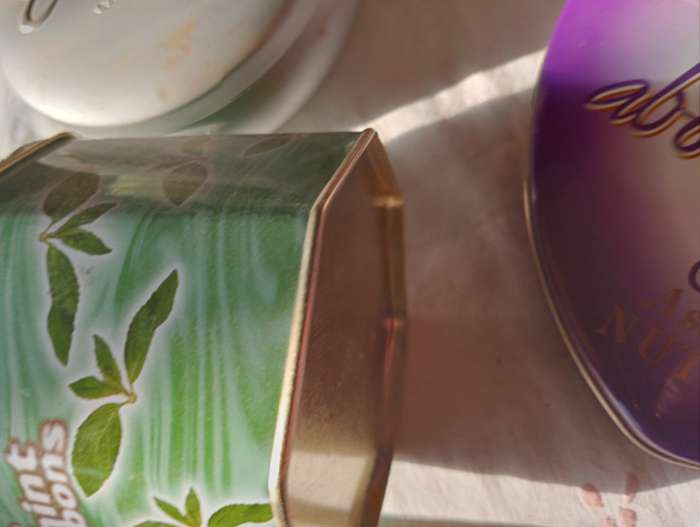 VINTAGEBON BON TINS