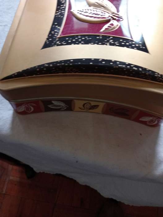 VINTAGE COLLECTABLE TIN