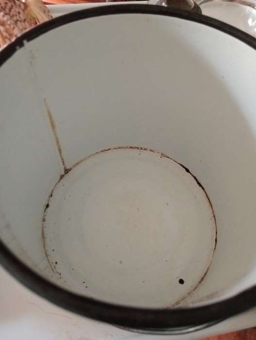 VINTAGE ENAMEL POT WITH LID AND HANDLE