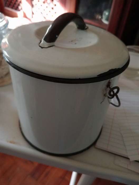 VINTAGE ENAMEL POT WITH LID AND HANDLE