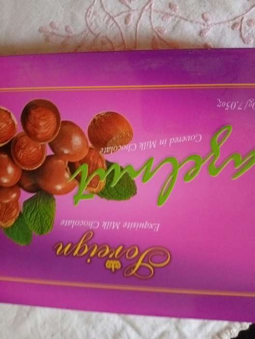 FOREIGN HAZELNUTS TIN