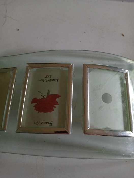 GLASS STAND WITH SMALL PHOTO FRAMES