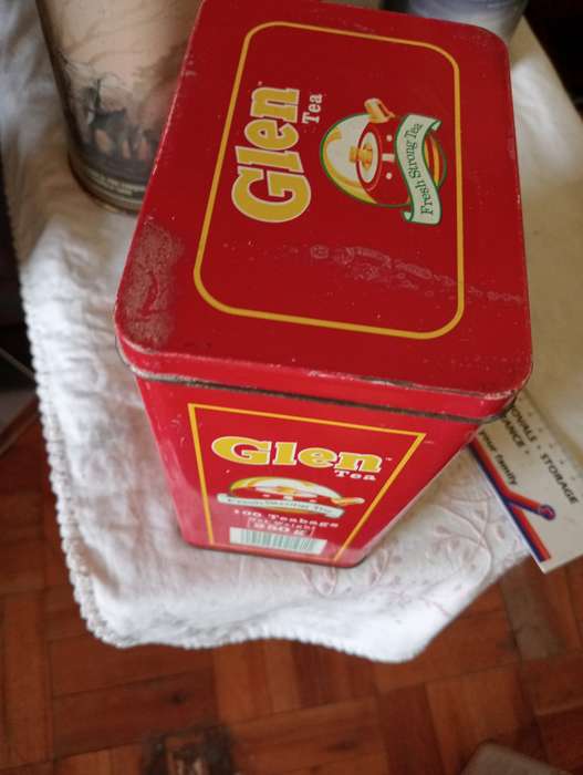 VINTAGE GLEN TEA TIN