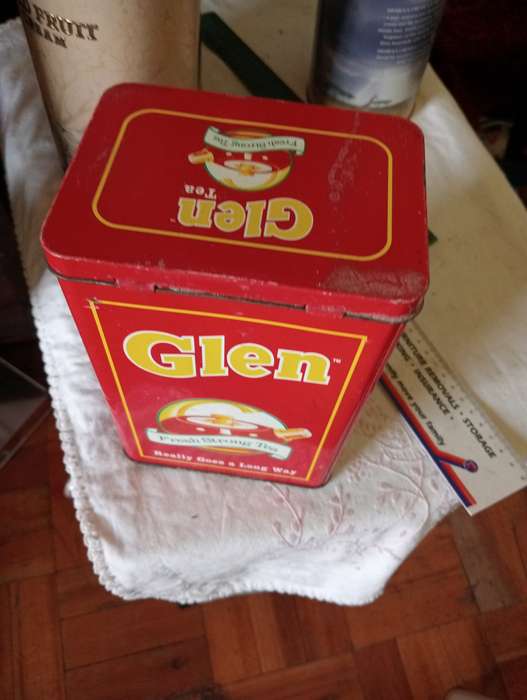 VINTAGE GLEN TEA TIN