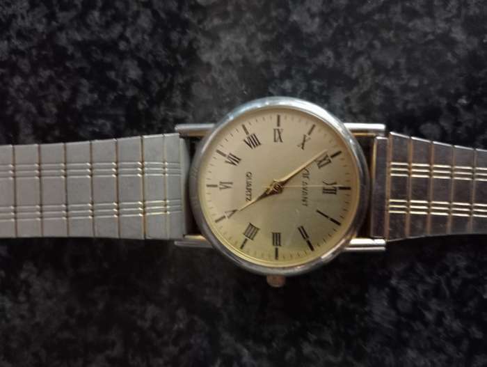 VINTAGE AVANTI QUARTZ MENS WATCH WORKING
