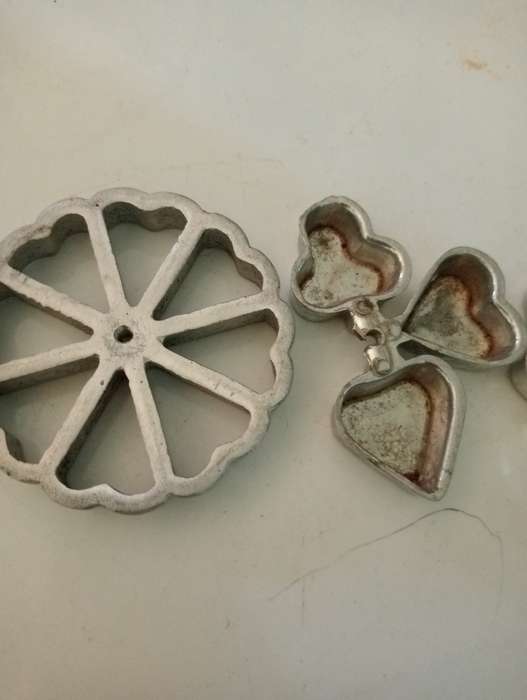 VINTAGE SNACKLE IRON SET 2