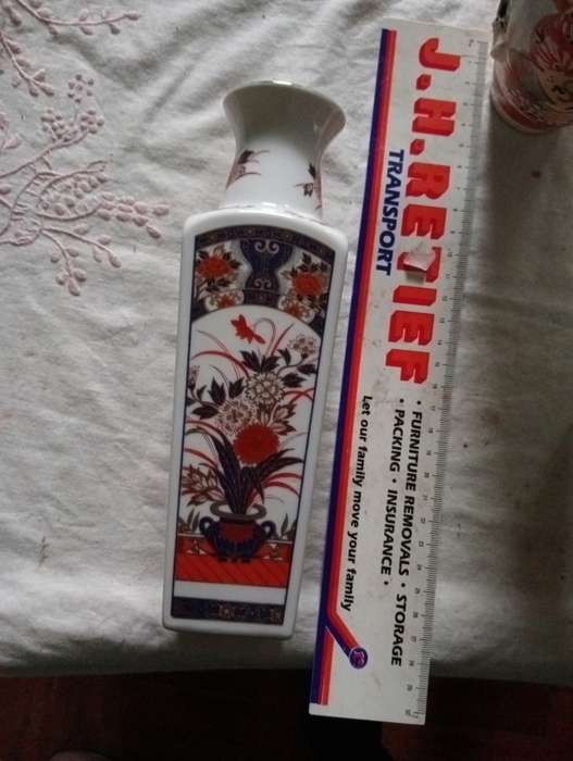 VINTAGE JAPANESE ORIENTAL VASE