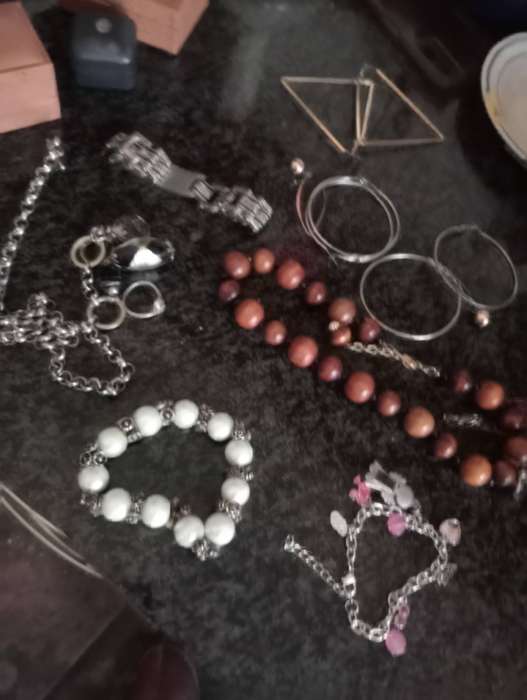 VINTAGE LOT COSTUME JEWELRY