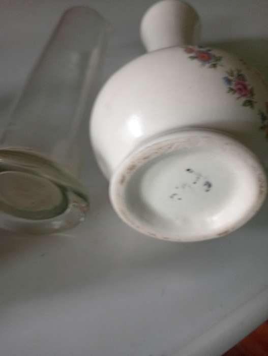 VINTAGE LOT VASES MUGS ETC