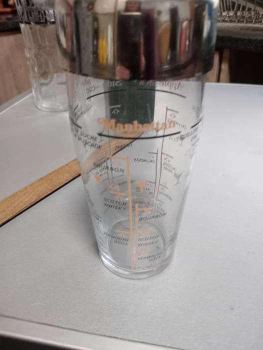 VINTAGE MANHATTAN ALCHOLOLIC SHAKER