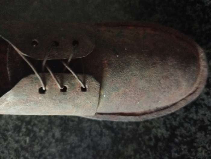 VINTAGE METAL KIDS SHOE