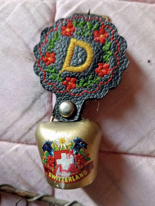 VINTAGE MINIATURE SWITSERLAND BRASS COW BELL LETTER D METAL FLORAL EMBROIDED LEATHER KEYCHAIN