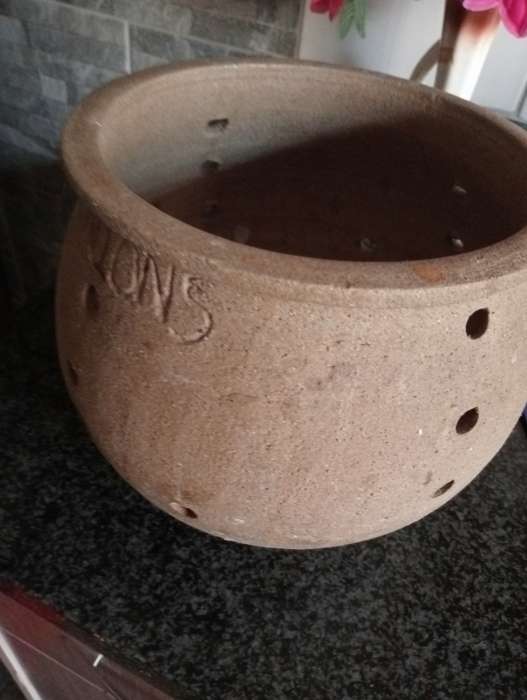 VINTAGE ONION POT