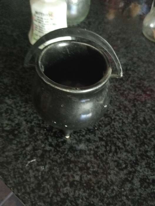 VINTAGE ORNAMENTAL BLACK POT WITH HANDLE