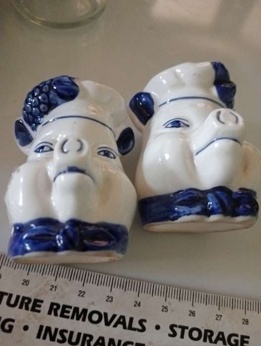 VINTAGE PIG PORCELAIN SALT AND PEPPER SET