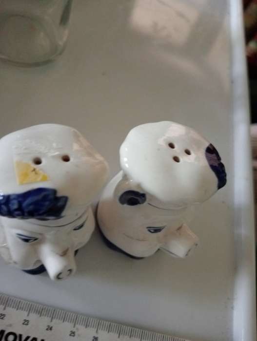 VINTAGE PIG PORCELAIN SALT AND PEPPER SET