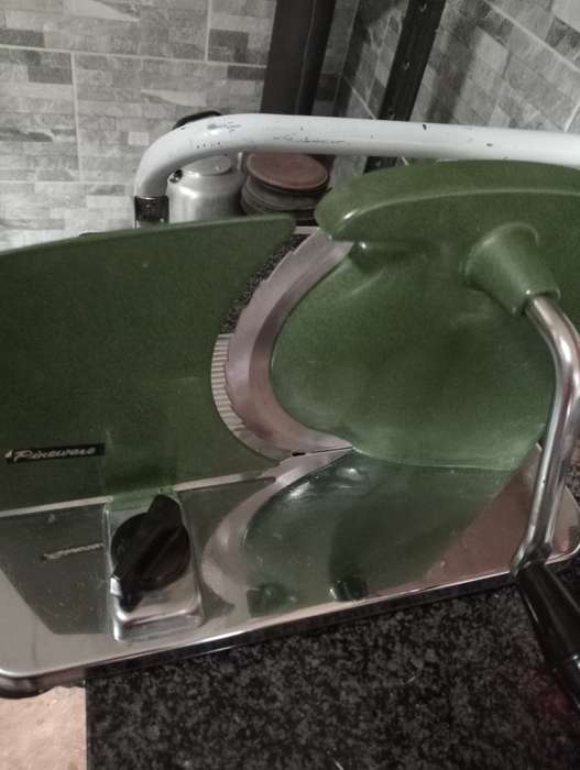 VINTAGE PINEWARE BREADSLICER
