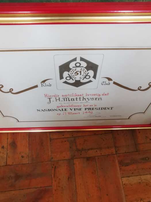 VINTAGE RED FRAME WITH GLASS