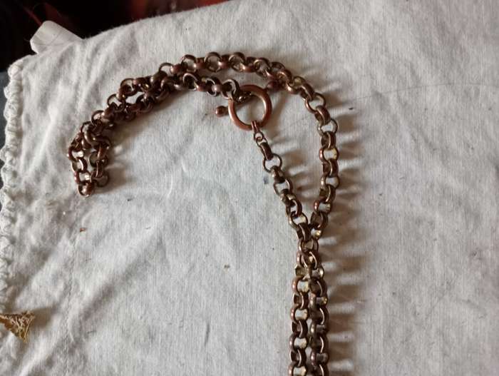 VINTAGE COSTUME CHAIN WITH RED STONES IN CROSS
