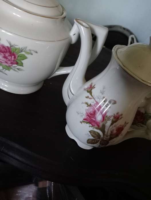 VINTAGE 19 PIECE ROYAL AVON PORCELAIN TEASET