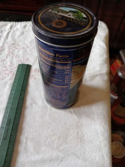 VINTAGE ROYAL DANSK LUXURY WAFERS TIN
