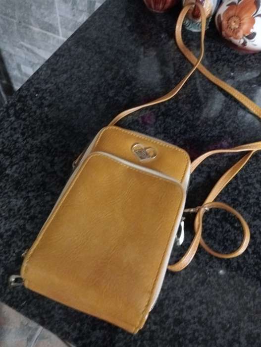 YELLOW NEW SHOULDER BAG LOTS OF PCKETS