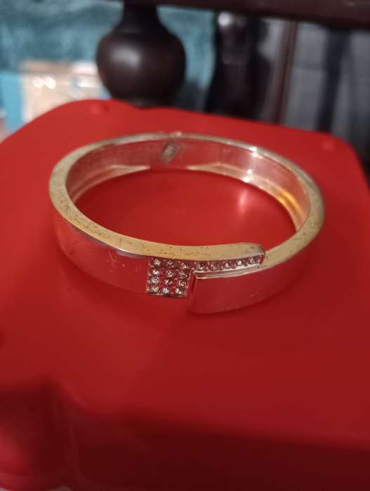 VINTAGE SILVERPLATED BANGLE