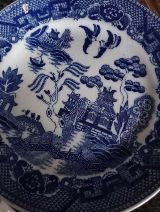 VINTAGE SMALL BLUE COLLECTABLE PLATE