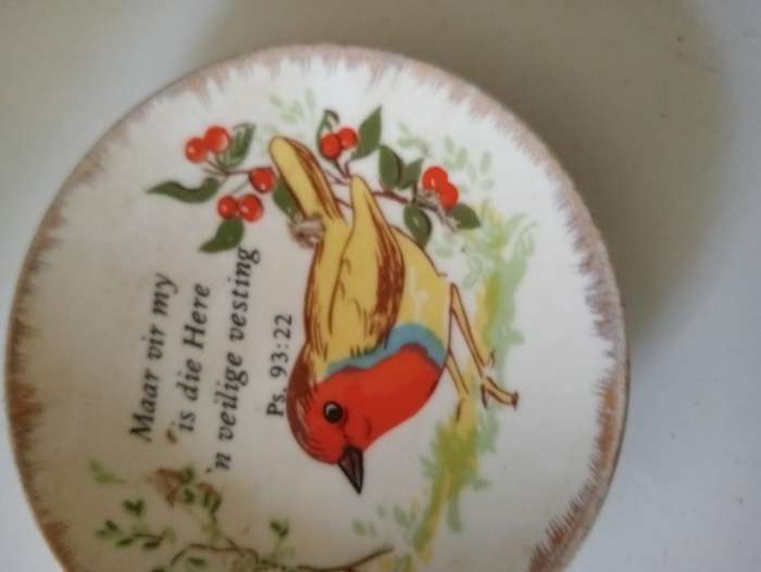 SMALL VINTAGE COLLECTABLE PLATE
