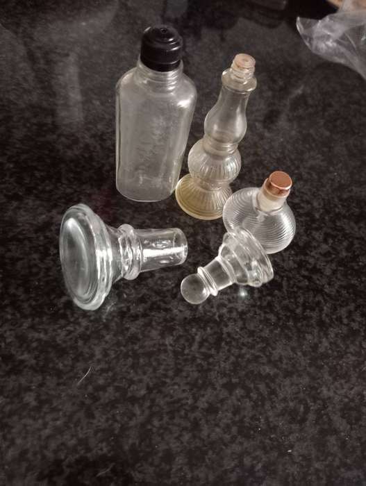 SMALL VINTAGE PERFUME BOTTLES AND LIDS