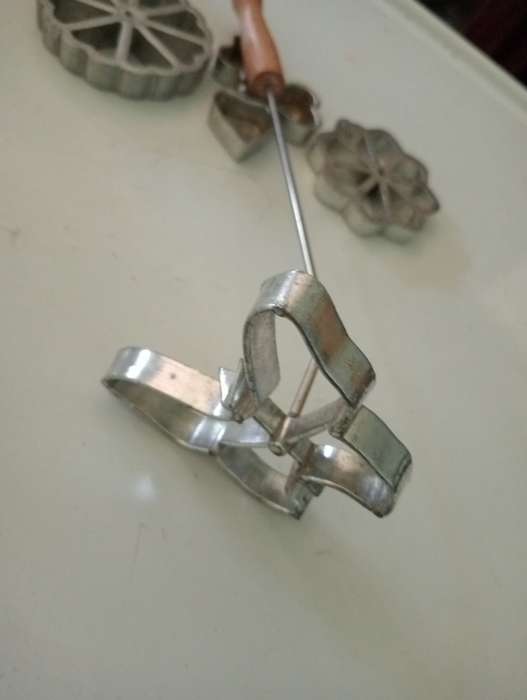 VINTAGE SNACKLE IRON SET 2