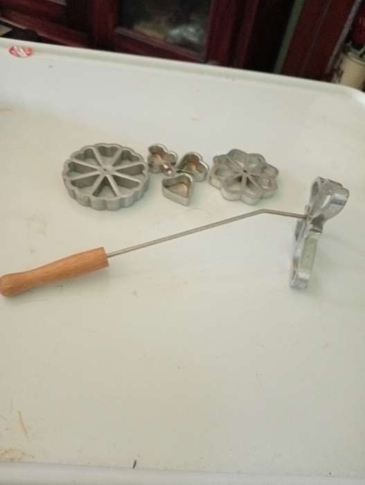 VINTAGE SNACKLE IRON SET 2