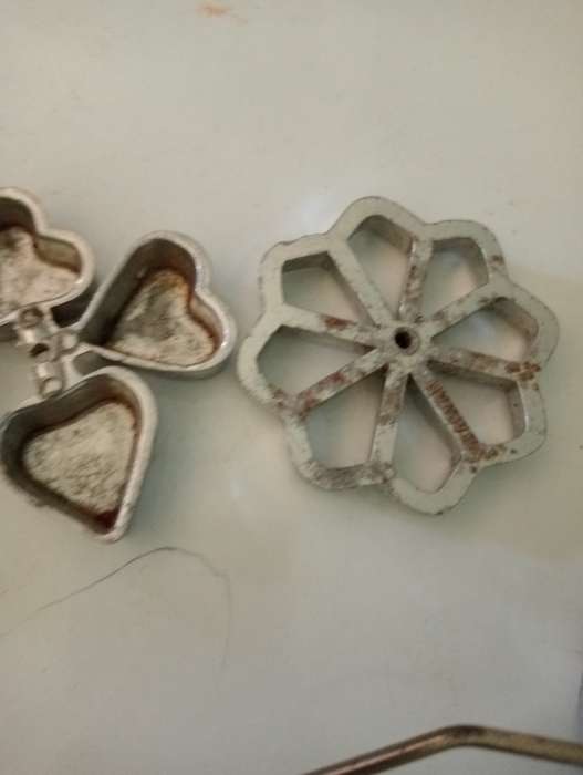 VINTAGE SNACKLE IRON SET 2