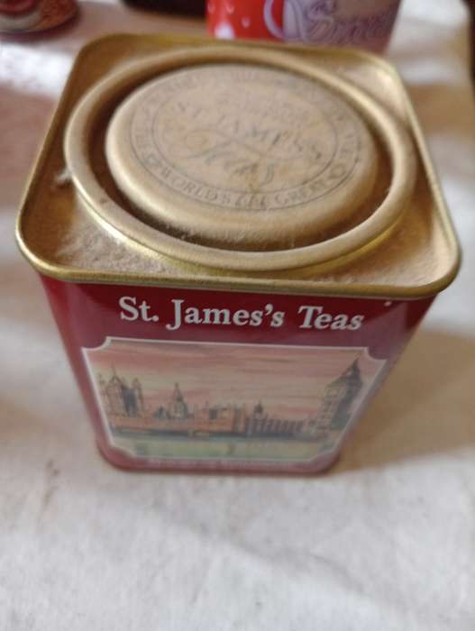 Vintage St James english breakfast tea tin