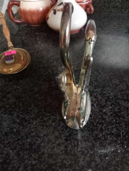 VINTAGE SWAN SERVETTE HOLDER